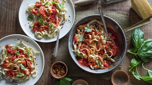 Thermador Fresh Linguine with Heirloom Tomato Sauce